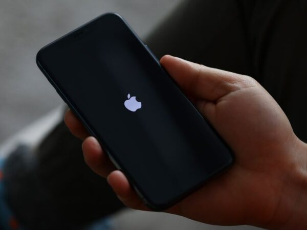 Qual o iPhone novo mais barato hoje? Guia Meli Free para economizar no Mercado Livre em 2026
